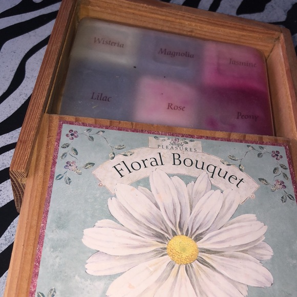 Floral Bouquet Soaps - Picture 11 of 15